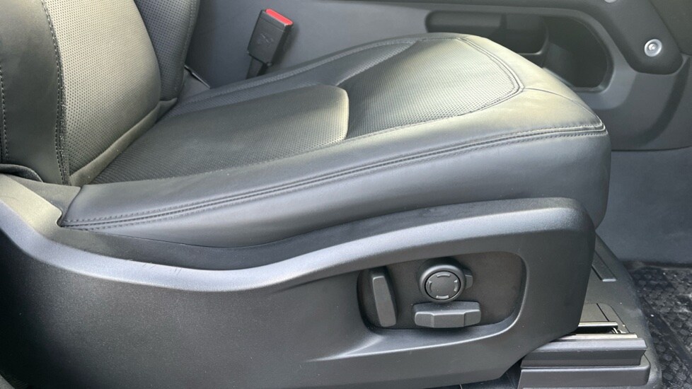 Used Land Rover Defender 2023 for sale - 76999488: Photo 36