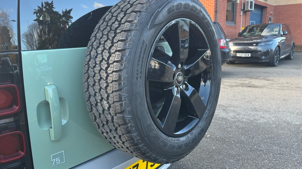 Used Land Rover Defender 2023 for sale - 76999488: Photo 39