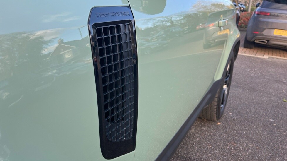 Used Land Rover Defender 2023 for sale - 76999488: Photo 40