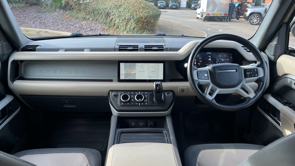 Used Land Rover Defender 2021 for sale - 76452088: Photo 11