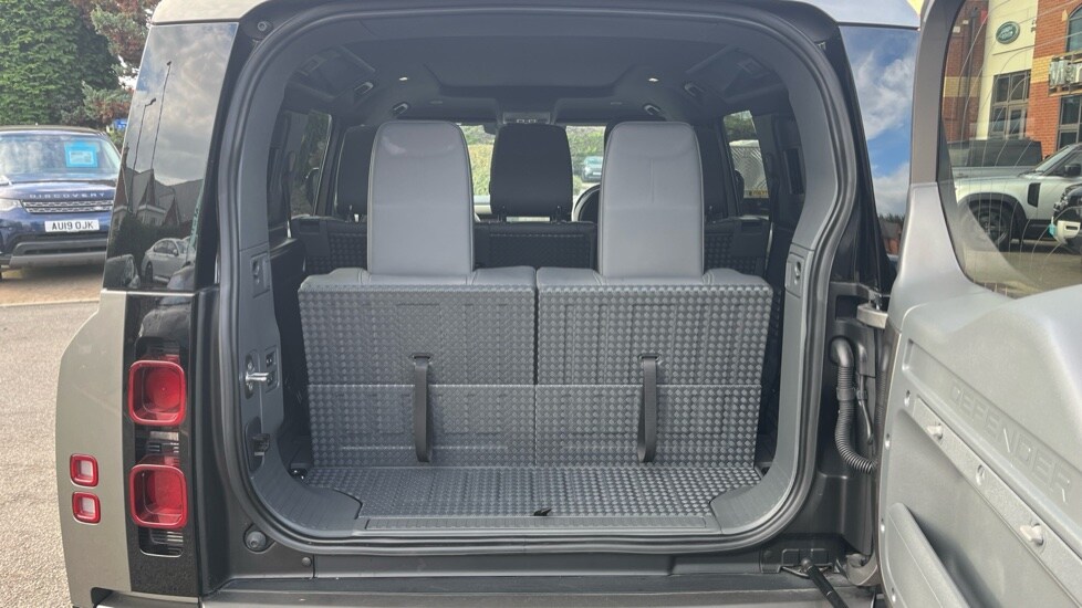 Used Land Rover Defender 2021 for sale - 76452088: Photo 15