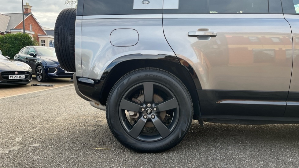 Used Land Rover Defender 2021 for sale - 76452088: Photo 18