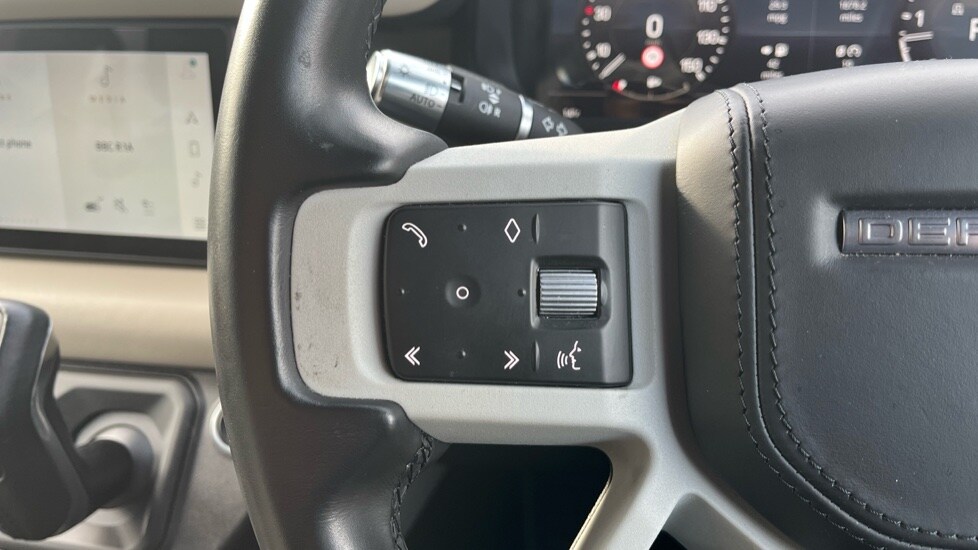 Used Land Rover Defender 2021 for sale - 76452088: Photo 22