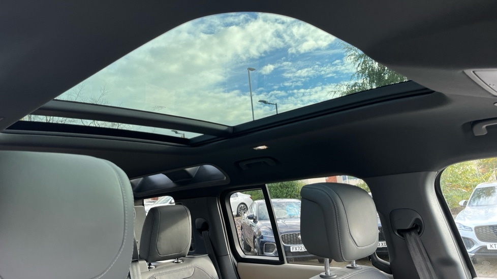 Used Land Rover Defender 2021 for sale - 76452088: Photo 30