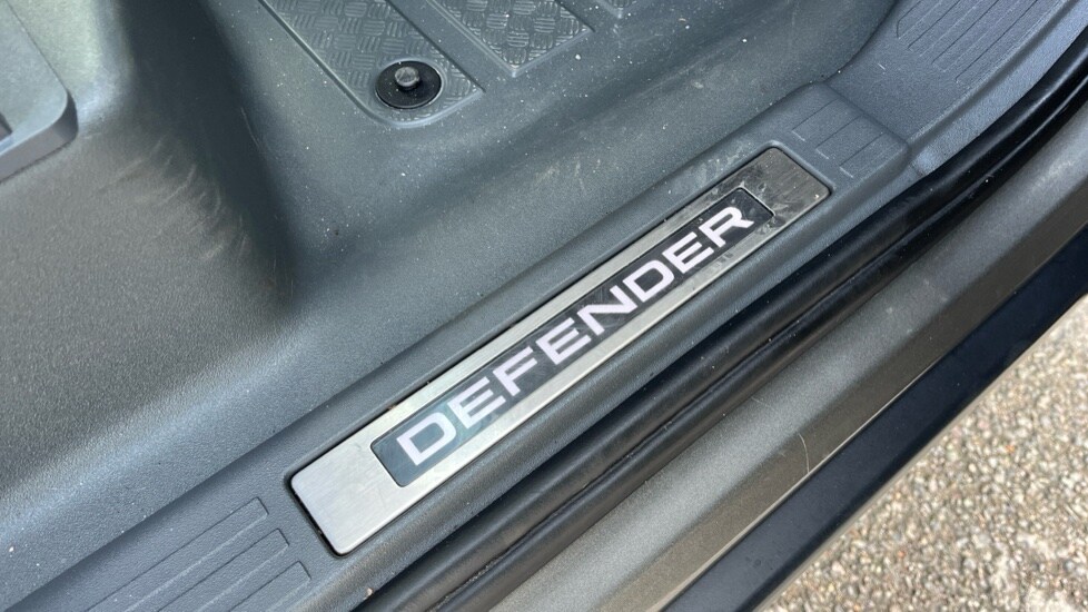 Used Land Rover Defender 2021 for sale - 76452088: Photo 35
