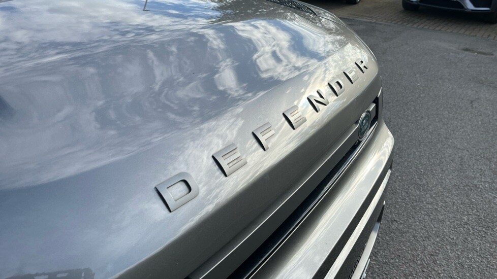 Used Land Rover Defender 2021 for sale - 76452088: Photo 37