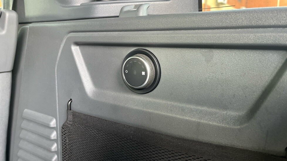 Used Land Rover Defender 2021 for sale - 76452088: Photo 45