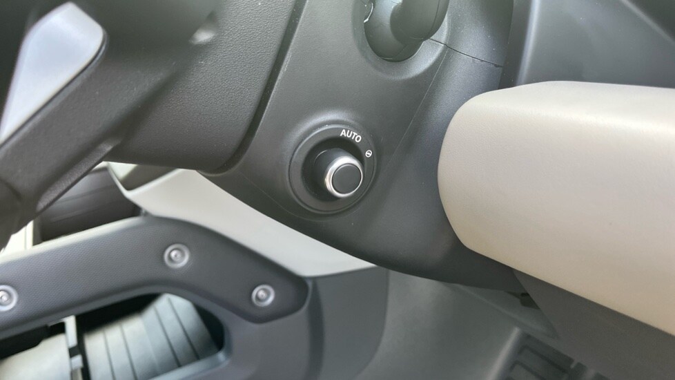 Used Land Rover Defender 2021 for sale - 76452088: Photo 50