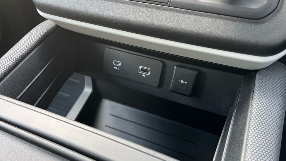 Used Land Rover Defender 2021 for sale - 76452088: Photo 51