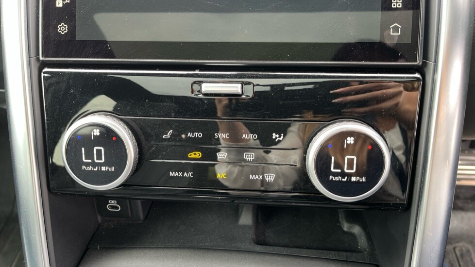 Used Land Rover Discovery 2022 for sale - 75959637: Photo 32