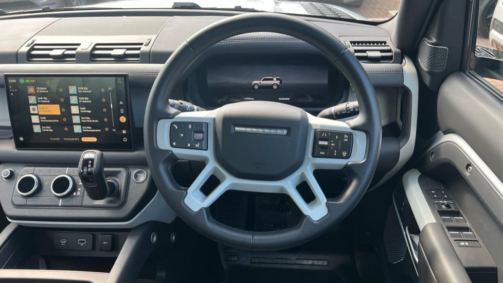 Used Land Rover Defender 2023 for sale - 76415176: Photo 15