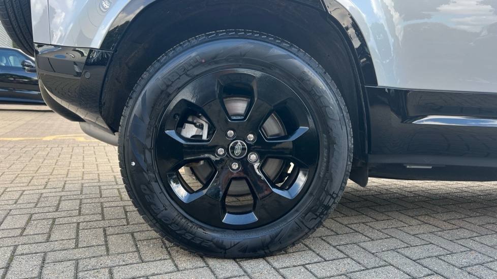 Used Land Rover Defender 2023 for sale - 76415176: Photo 32