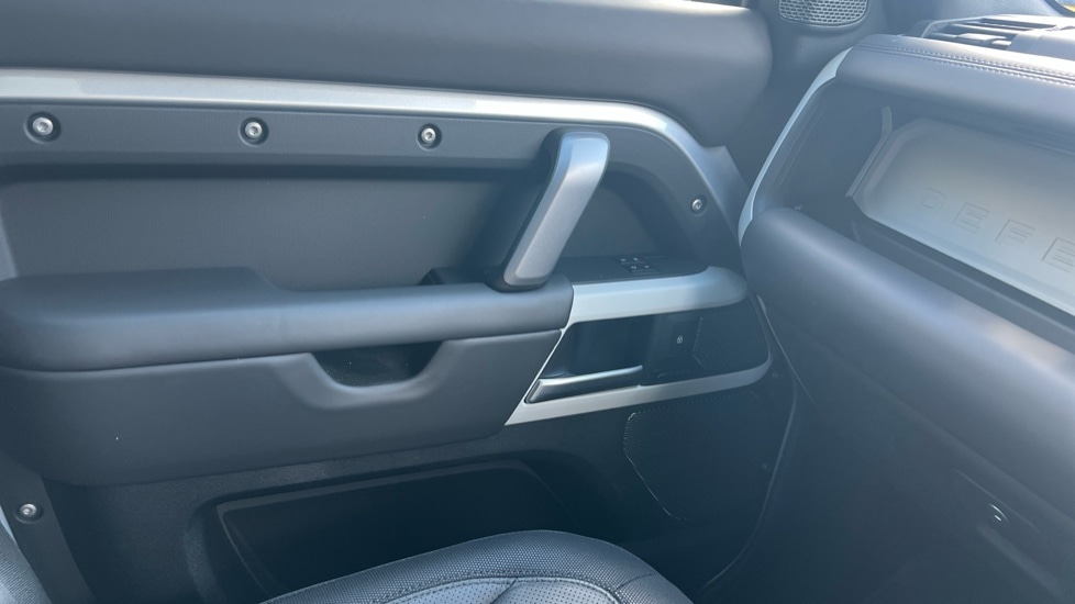 Used Land Rover Defender 2023 for sale - 76415176: Photo 39