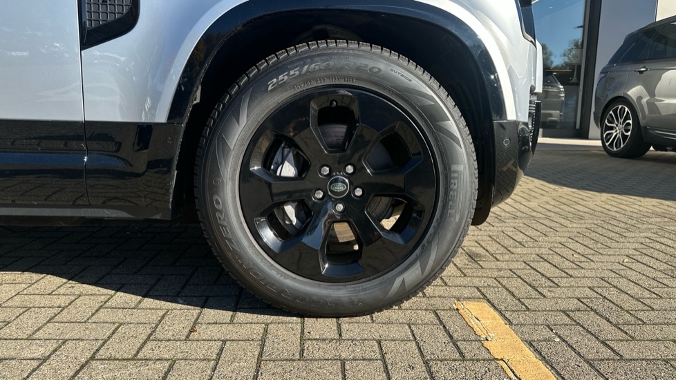 Used Land Rover Defender 2023 for sale - 76415176: Photo 8