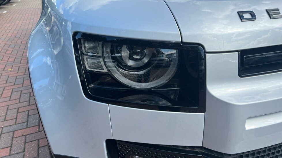 Used Land Rover Defender 2023 for sale - 76487397: Photo 17