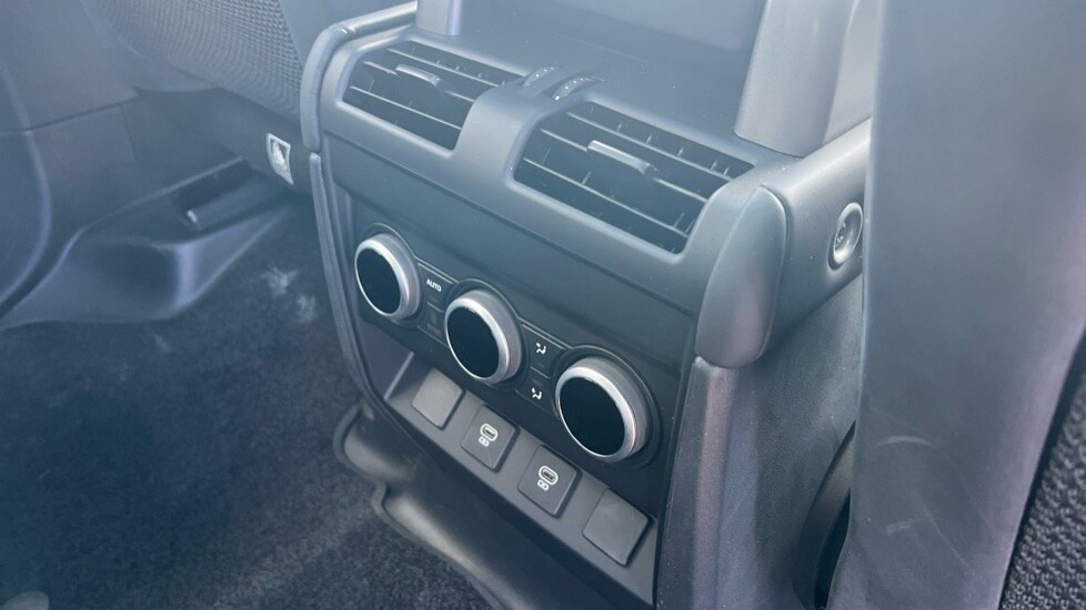 Used Land Rover Defender 2023 for sale - 76487397: Photo 18