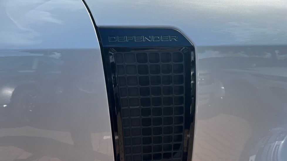 Used Land Rover Defender 2023 for sale - 76487397: Photo 22