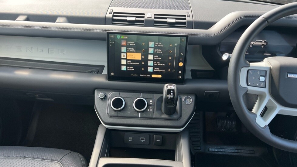 Used Land Rover Defender 2023 for sale - 76487397: Photo 29