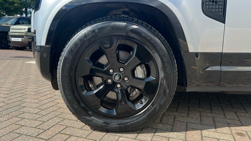 Used Land Rover Defender 2023 for sale - 76487397: Photo 31