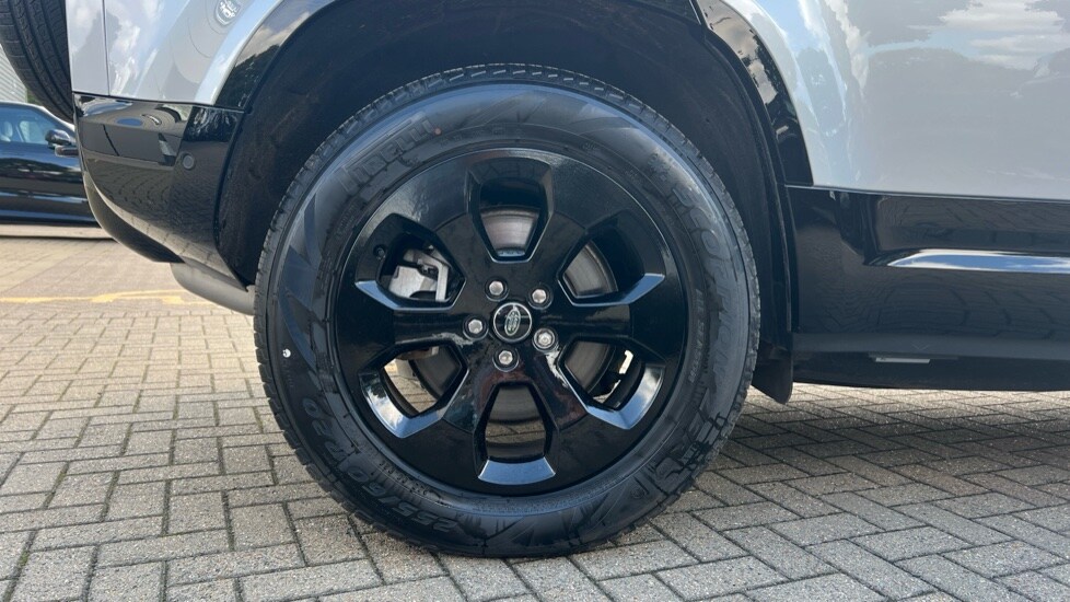 Used Land Rover Defender 2023 for sale - 76487397: Photo 32