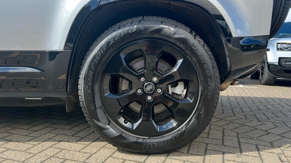 Used Land Rover Defender 2023 for sale - 76487397: Photo 33