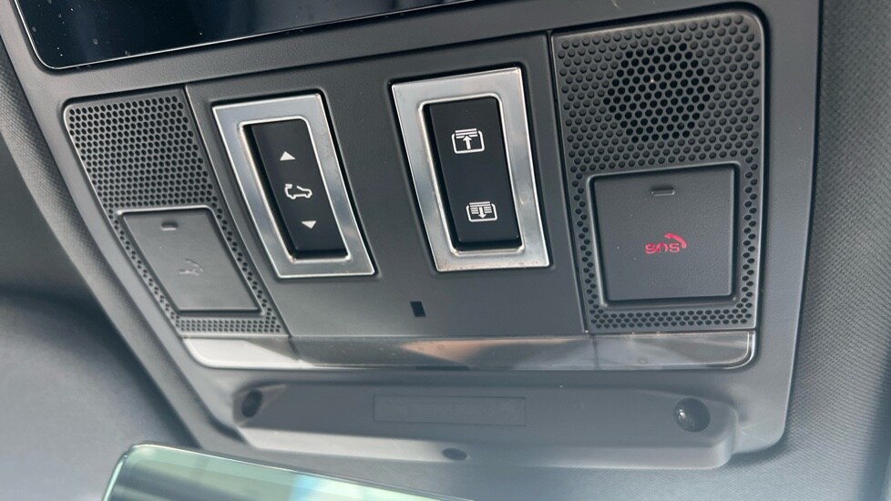 Used Land Rover Defender 2023 for sale - 76487397: Photo 38