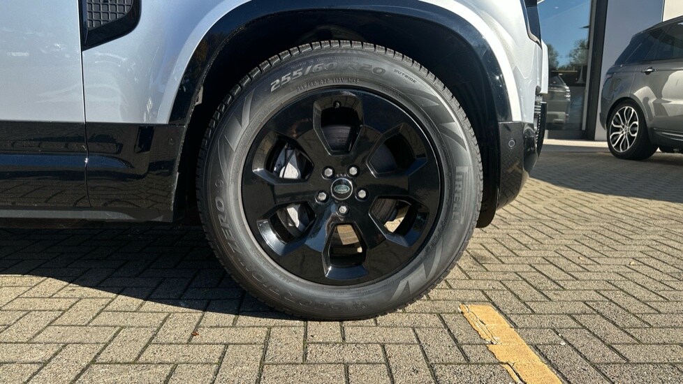 Used Land Rover Defender 2023 for sale - 76487397: Photo 8