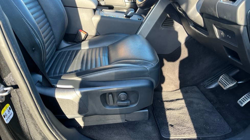 Used Land Rover Discovery 2021 for sale - 76514712: Photo 32