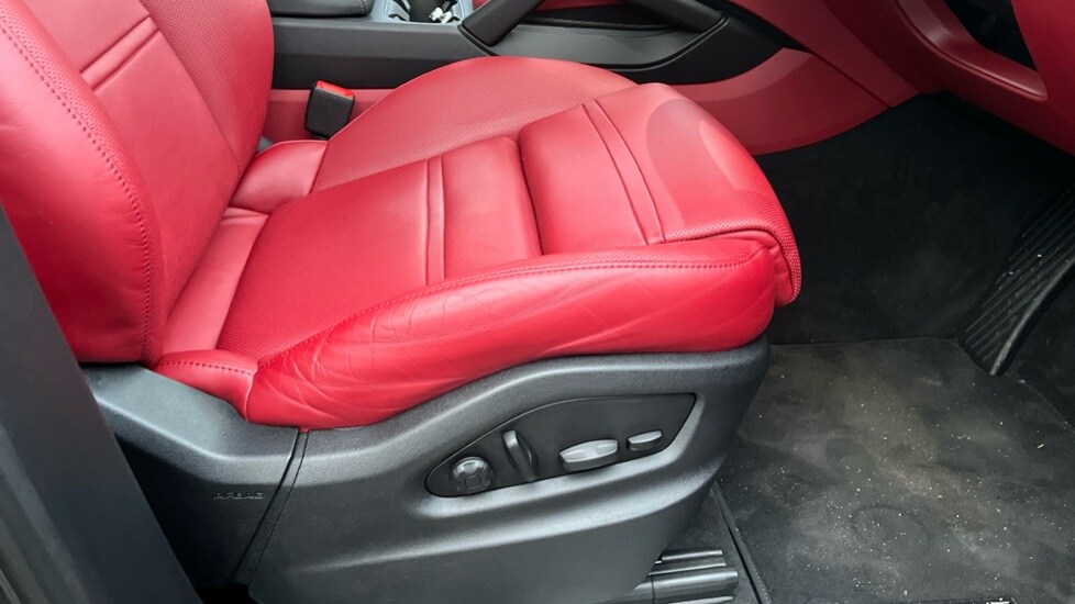 Used Porsche Cayenne 2021 for sale - 76458948: Photo 32