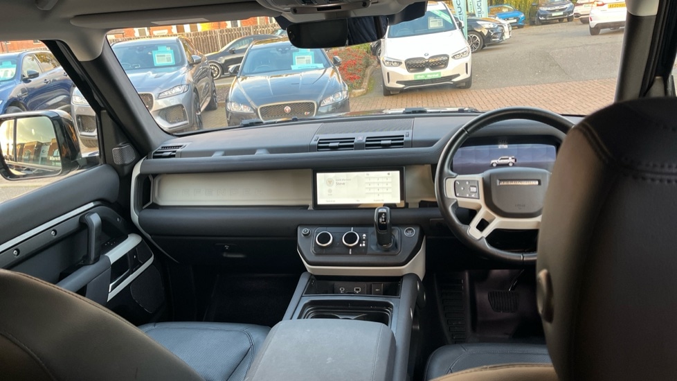 Used Land Rover Defender 2021 for sale - 76615213: Photo 11