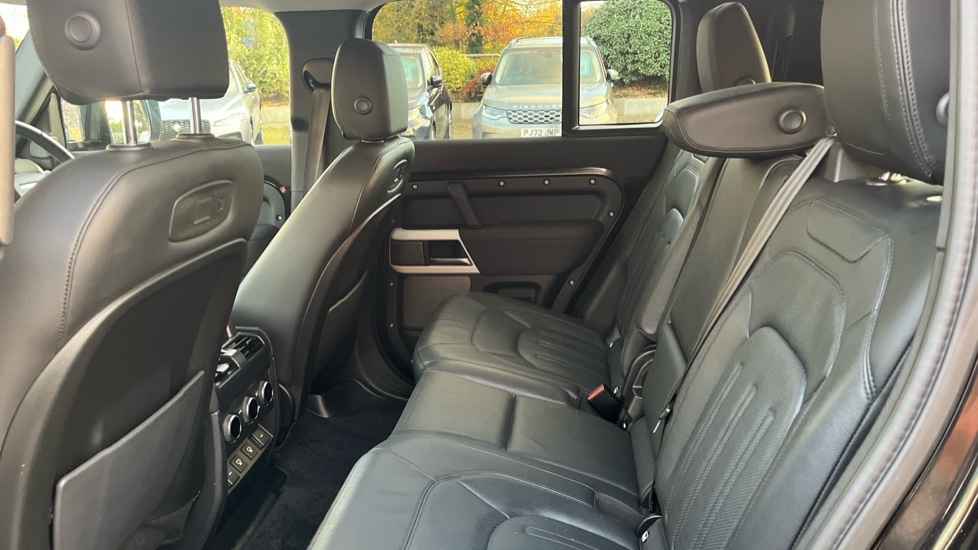 Used Land Rover Defender 2021 for sale - 76615213: Photo 14