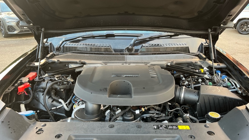 Used Land Rover Defender 2021 for sale - 76615213: Photo 16