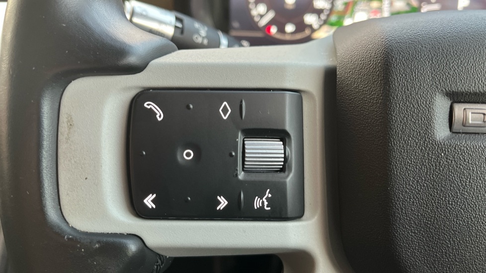 Used Land Rover Defender 2021 for sale - 76615213: Photo 23