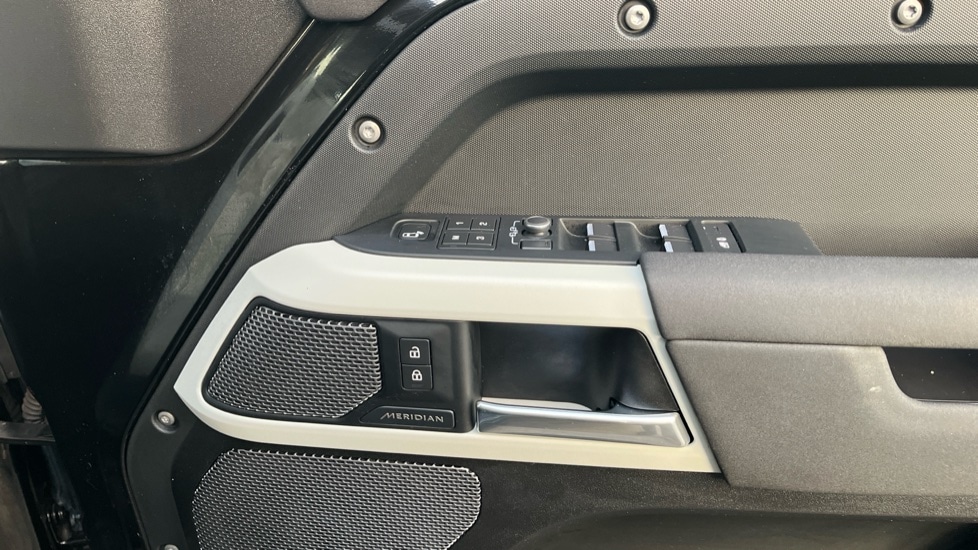 Used Land Rover Defender 2021 for sale - 76615213: Photo 30