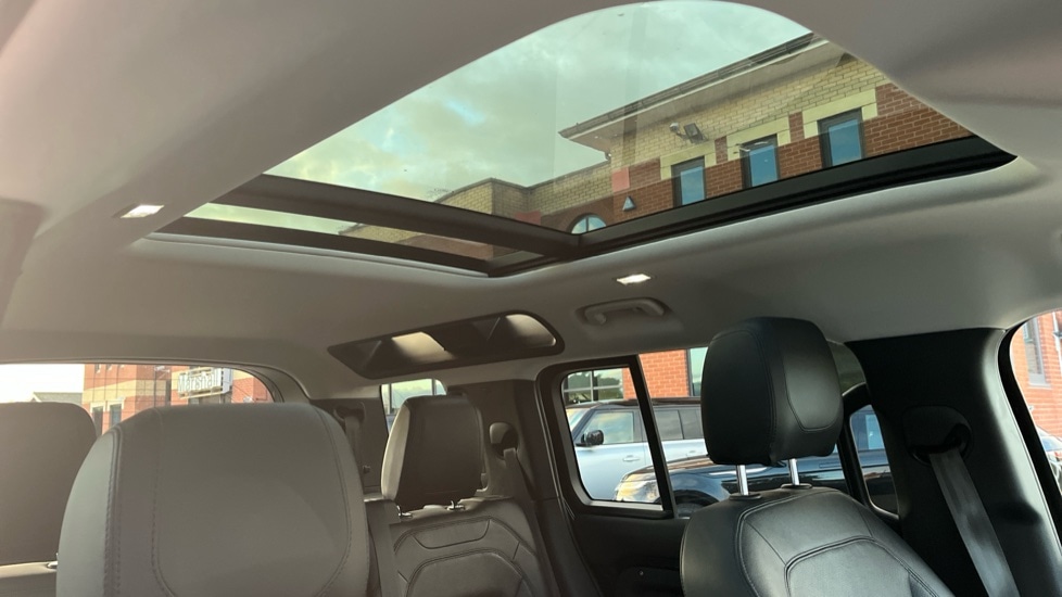 Used Land Rover Defender 2021 for sale - 76615213: Photo 31