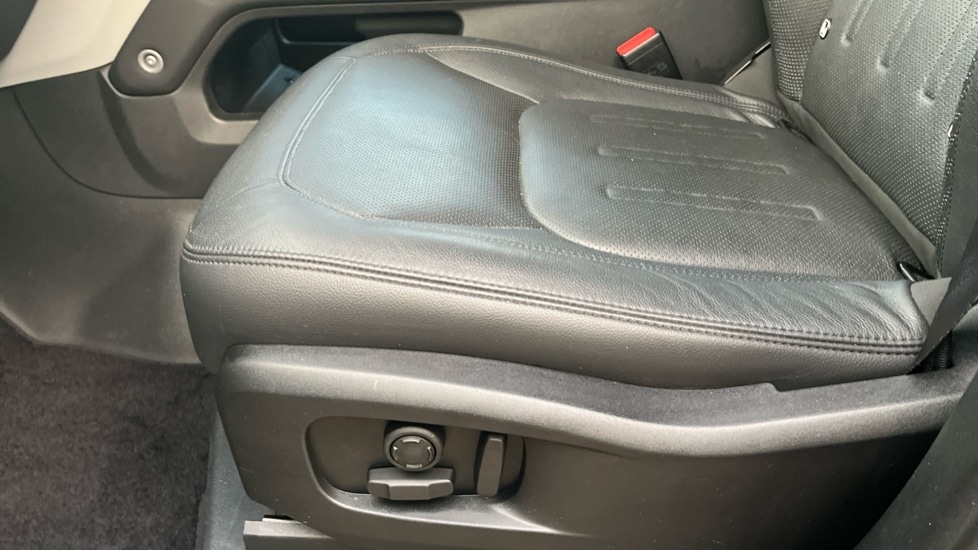 Used Land Rover Defender 2021 for sale - 76615213: Photo 32