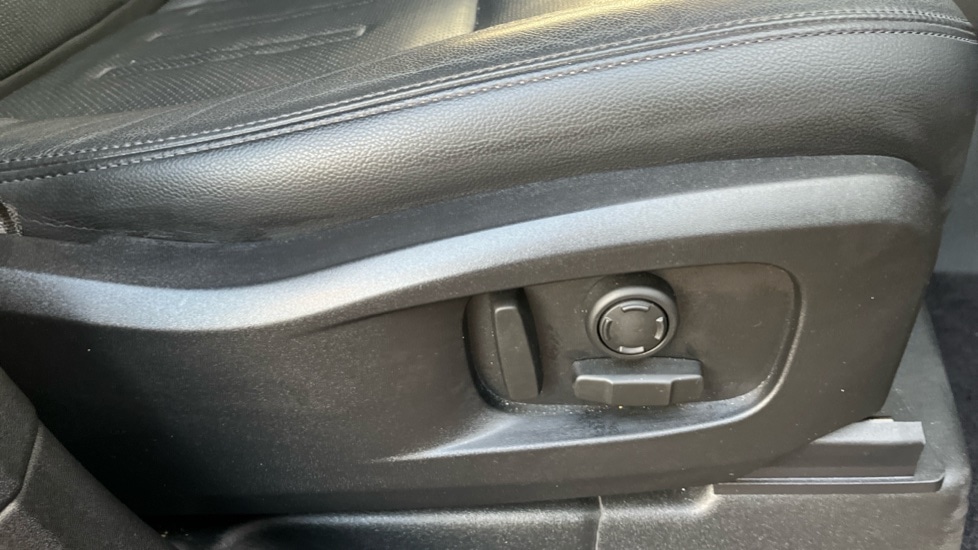 Used Land Rover Defender 2021 for sale - 76615213: Photo 37