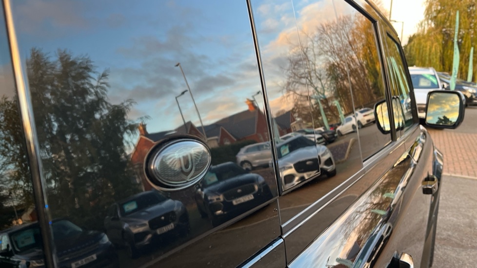 Used Land Rover Defender 2021 for sale - 76615213: Photo 44