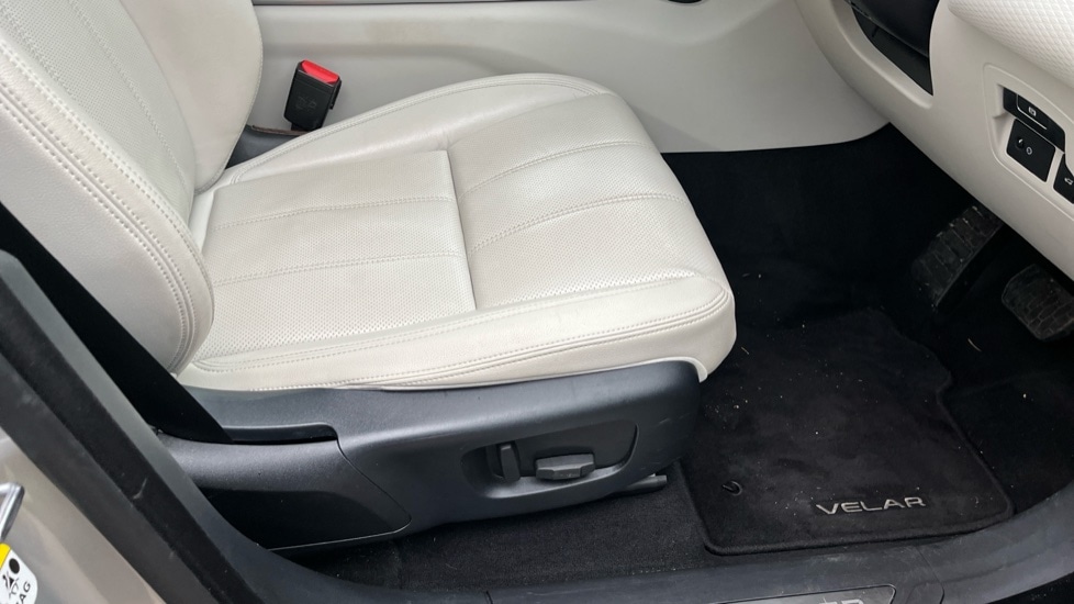Used Land Rover Range Rover Velar 2018 for sale - 76873200: Photo 32