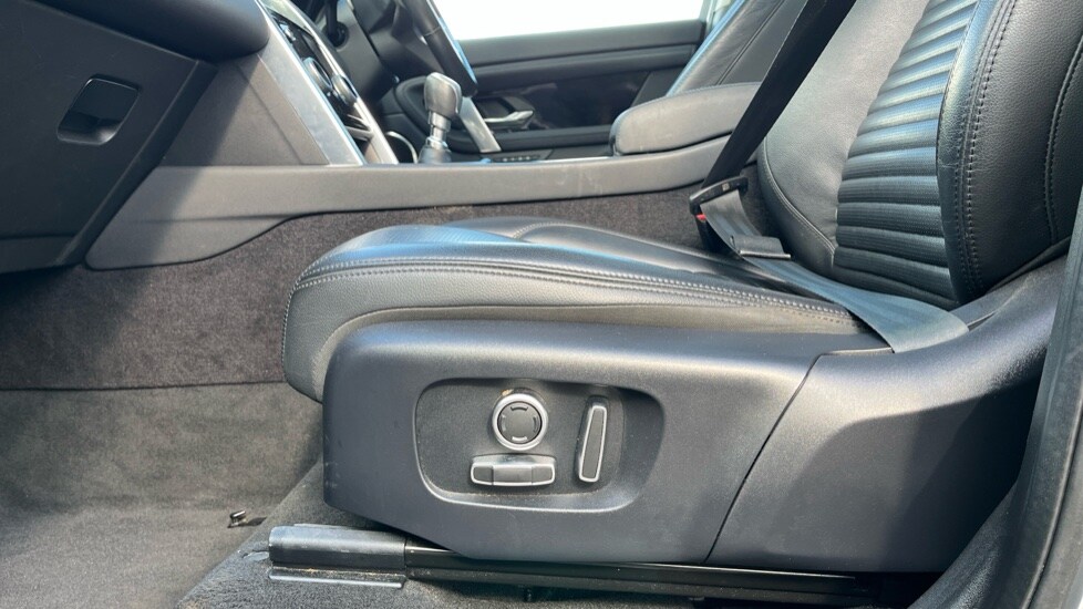 Used Land Rover Discovery Sport 2021 for sale - 76615503: Photo 32