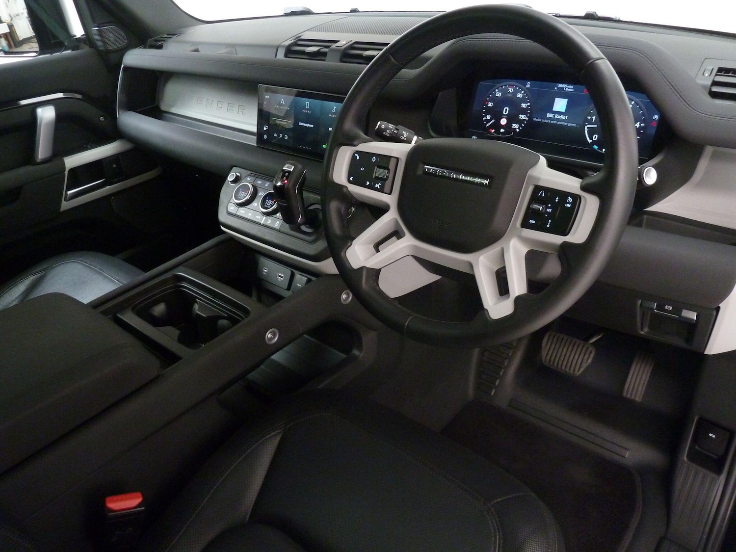 Used Land Rover Defender 2022 for sale - 76993032: Photo 6