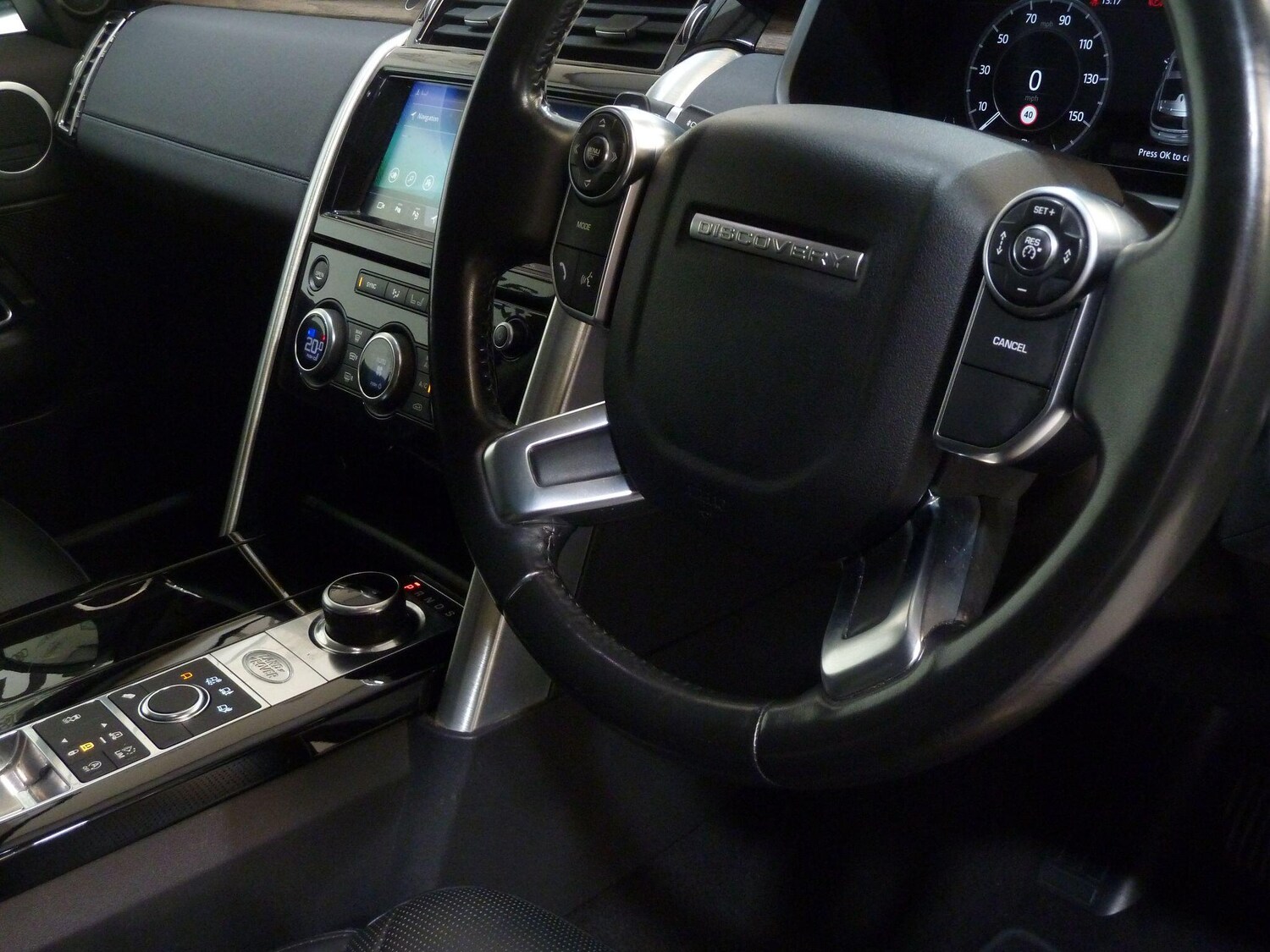 Used Land Rover Discovery 2018 for sale - 76936650: Photo 17