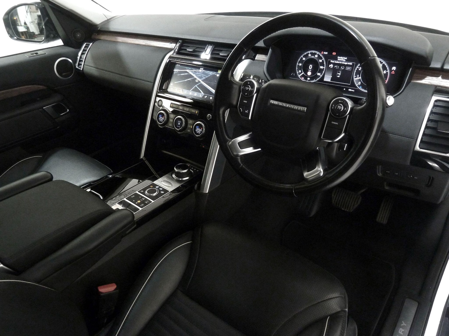 Used Land Rover Discovery 2018 for sale - 76936650: Photo 6