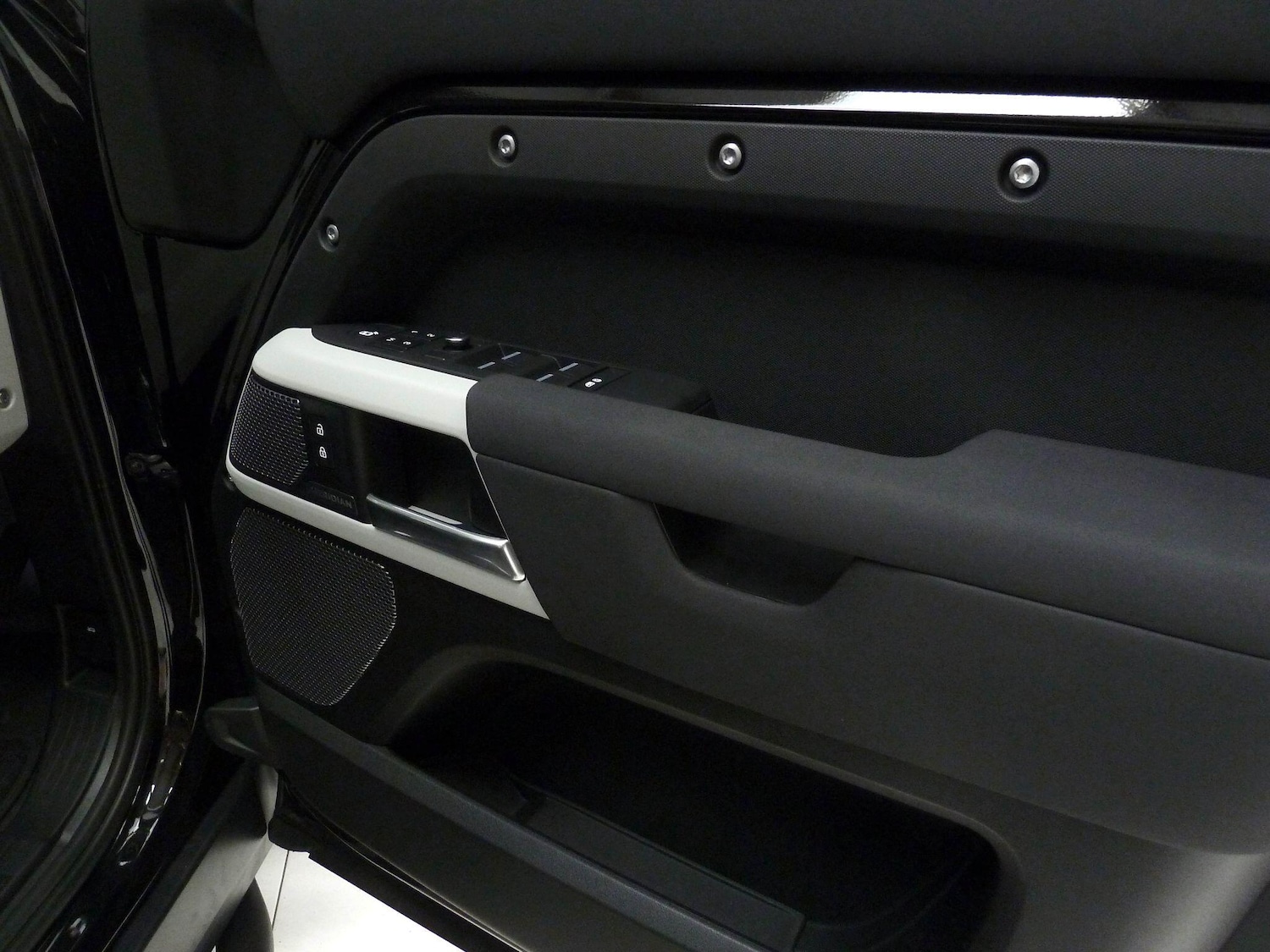 Used Land Rover Defender 110 for sale - 76994912: Photo 16