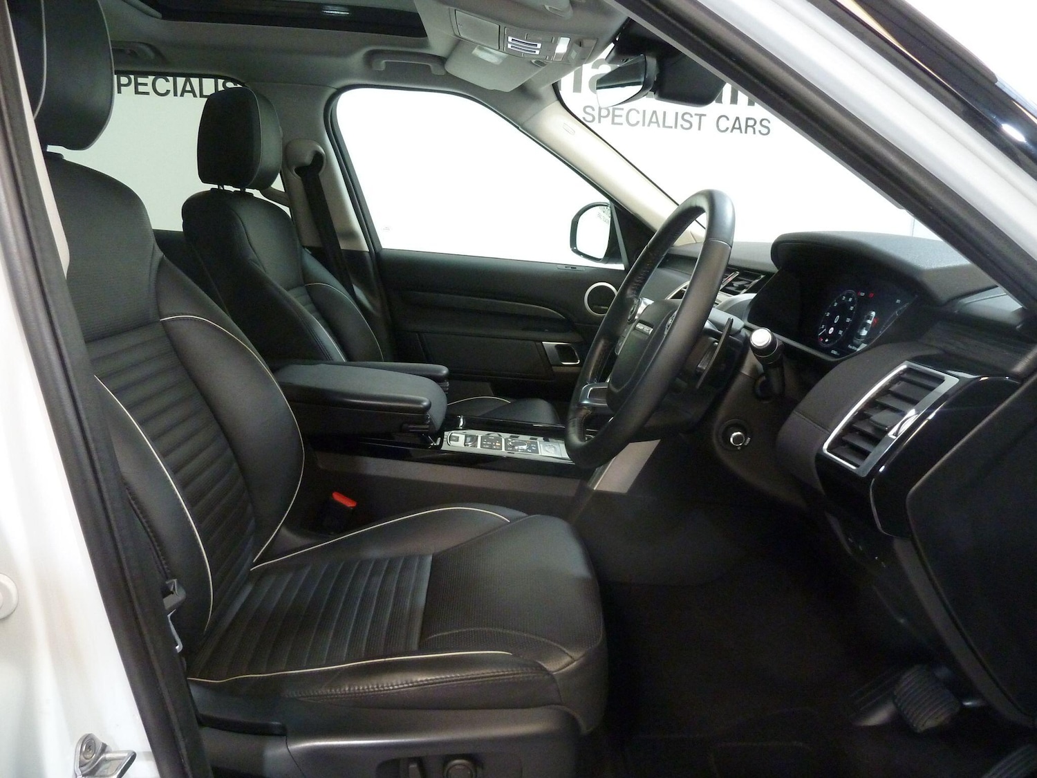 Used Land Rover Discovery 2018 for sale - 76399236: Photo 16