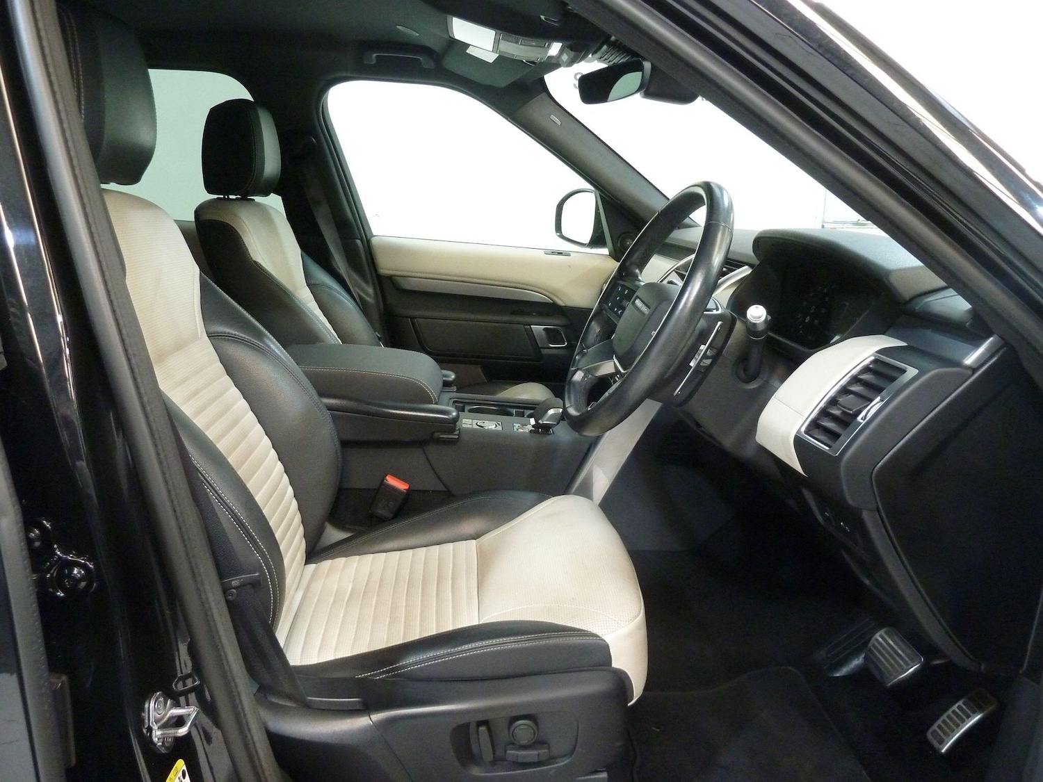 Used Land Rover Discovery 2021 for sale - 76898353: Photo 15