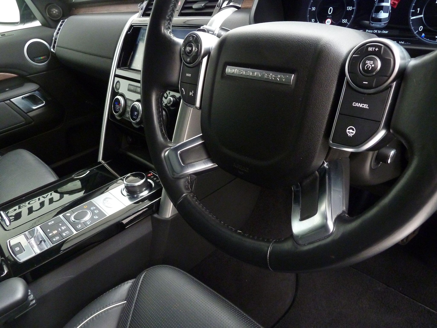 Used Land Rover Discovery 2018 for sale - 76898216: Photo 15