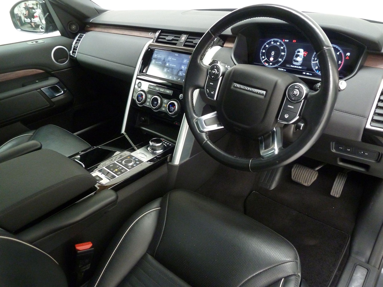 Used Land Rover Discovery 2018 for sale - 76898216: Photo 6