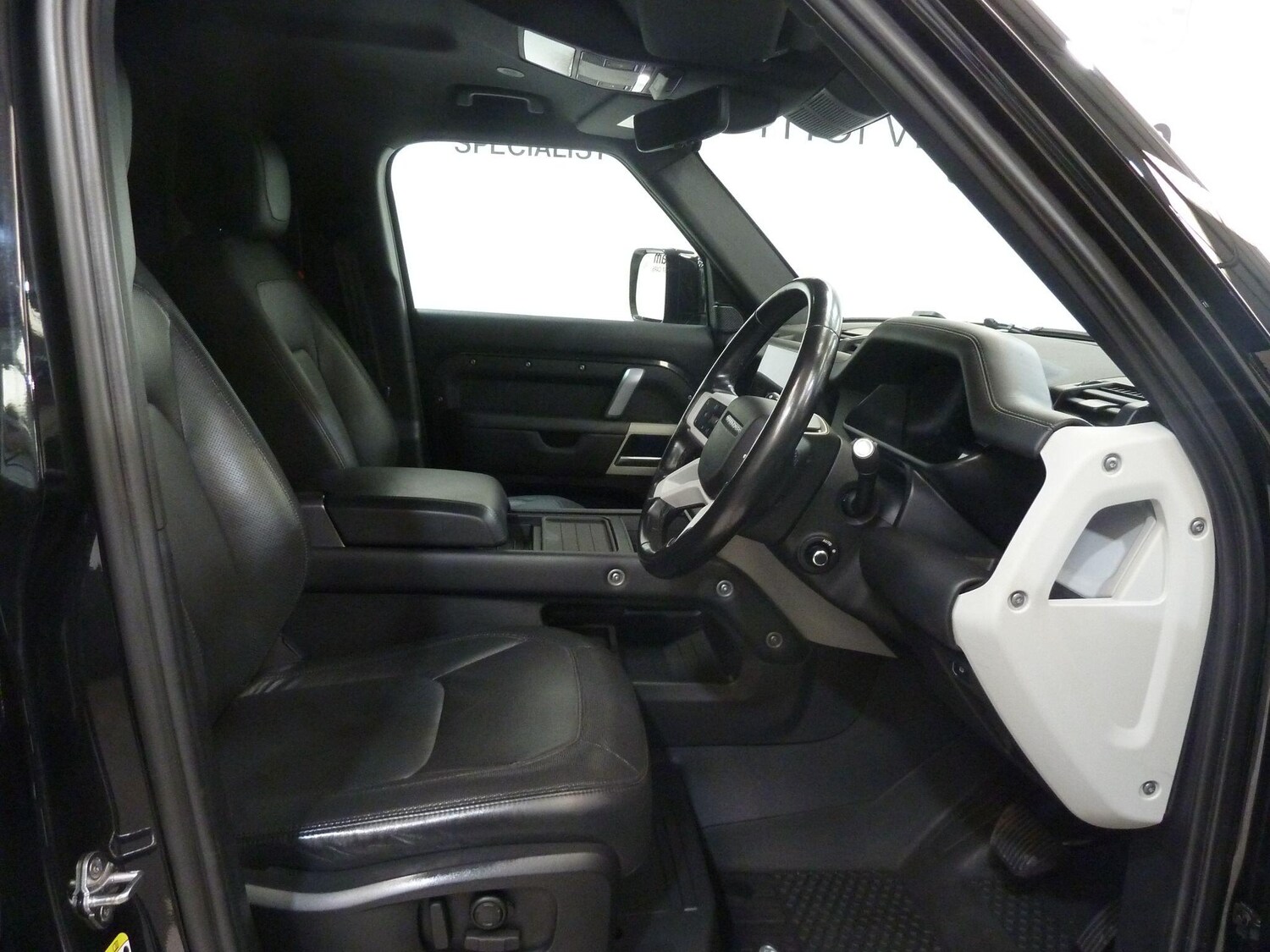 Used Land Rover Defender 2022 for sale - 77882077: Photo 16