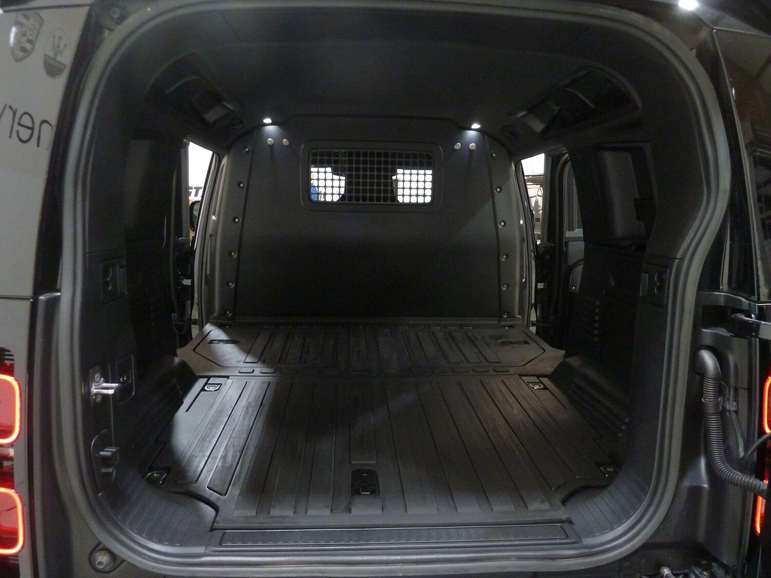 Used Land Rover Defender 2022 for sale - 77882077: Photo 19